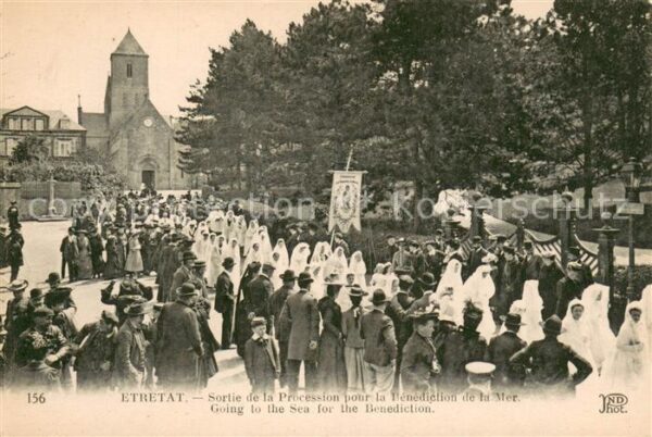 Etretat Sortie de la procession pour la bénédic