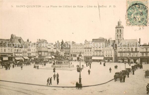 Saint-Quentin 02 Aisne Place de l_Hôtel de Ville côté du beffr