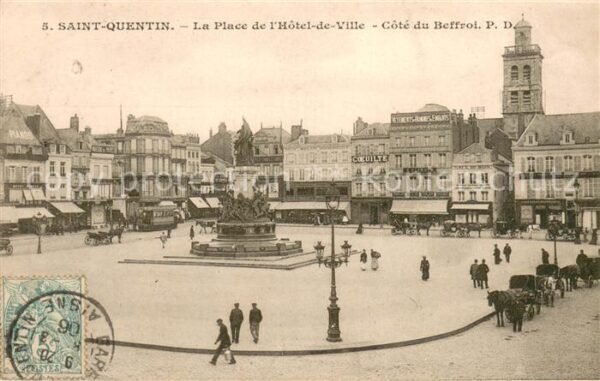 Saint-Quentin 02 Aisne Place de l_Hôtel de Ville côté du beffr