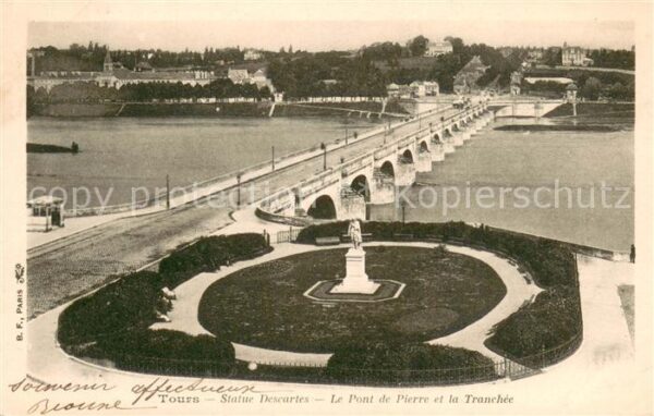 Tours Indre-et-Loire Statue Descartes Le Pont de Pierre et l