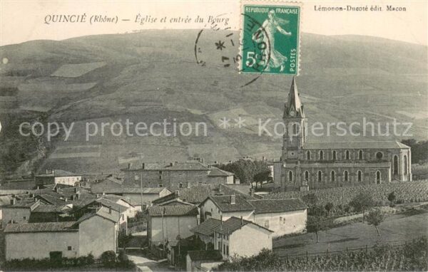 Quincie-en-Beaujolais Eglise et entree du Bourg