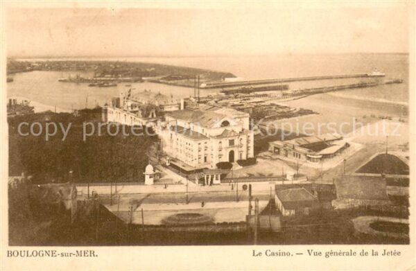 Boulogne 62-sur-Mer Le Casino Vue generale de la Jetee