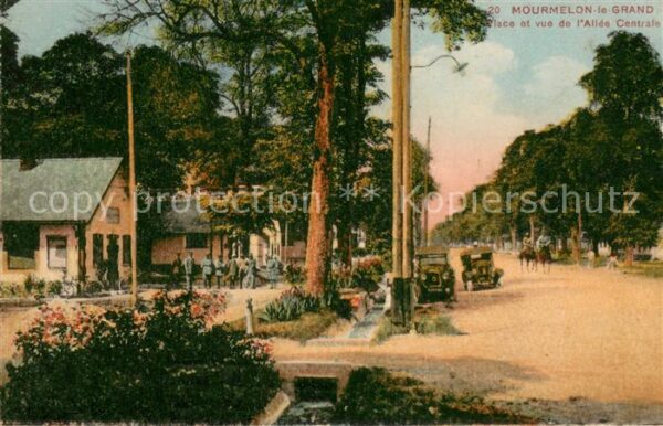 Mourmelon-le-Grand Place et vue de l’Allee Centrale