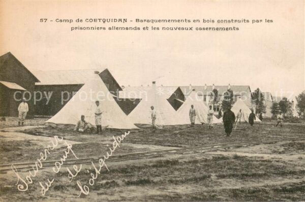 Camp de Coetquidan Baraquement en bois construits par les