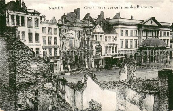 Namur sur Meuse Grand Place vue de la rue des Brasseurs