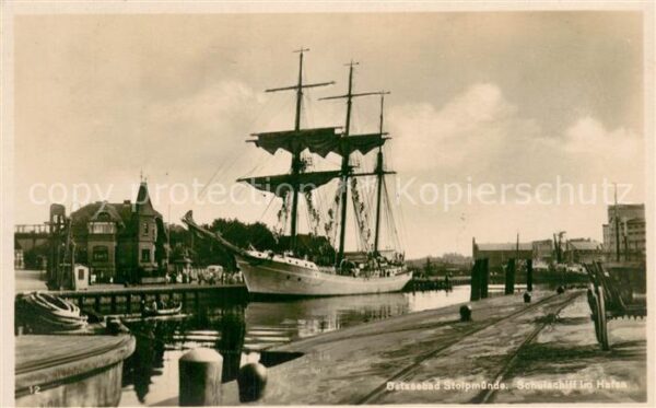 Stolpmuende Ustka Ostseebad Pommern Schulschiff im Hafen