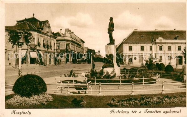 Keszthely Andrassy ter a Festetics szoborral