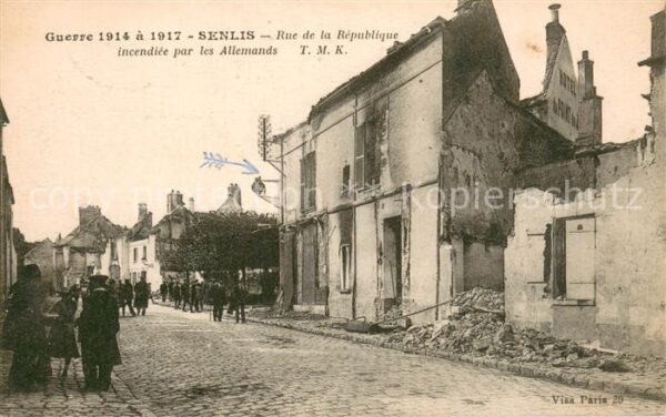 Senlis Oise Rue de la Republique incendiee par les