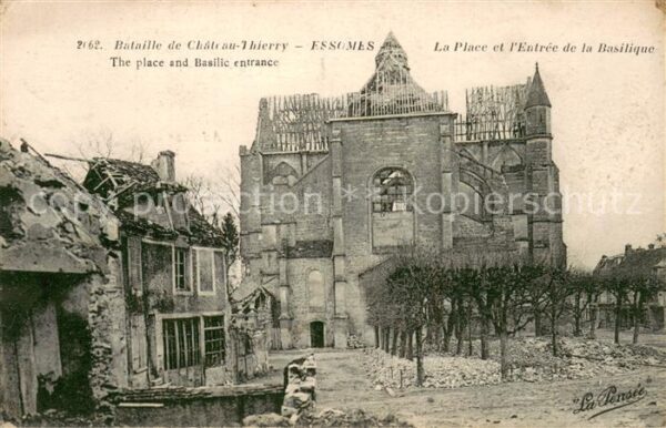Essomes-sur-Marne La Place et l’Entree de la Basilique
