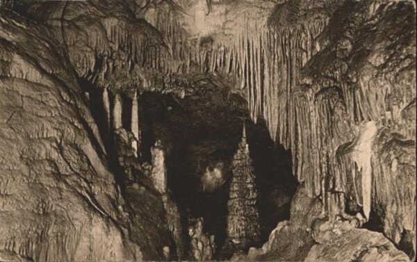 Hoehlen Caves Grottes Tropfsteinhöhle Dechenhöhle Kaiserhalle