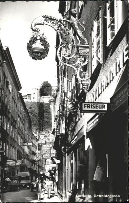 Salzburg Oesterreich Getreidegasse Friseur