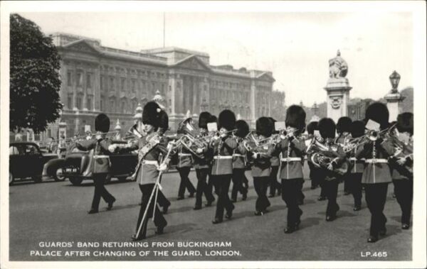 London Guards Band Returning From Buckingham