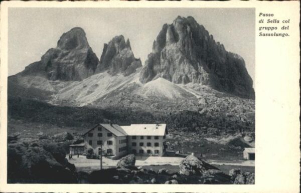 Dolomiti Passo di Sella col gruppo del Sassolung