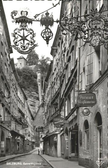 Salzburg Oesterreich Getreidegasse Friseur