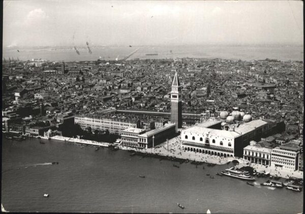 Venezia Venedig Fliegeraufnahme Schiff