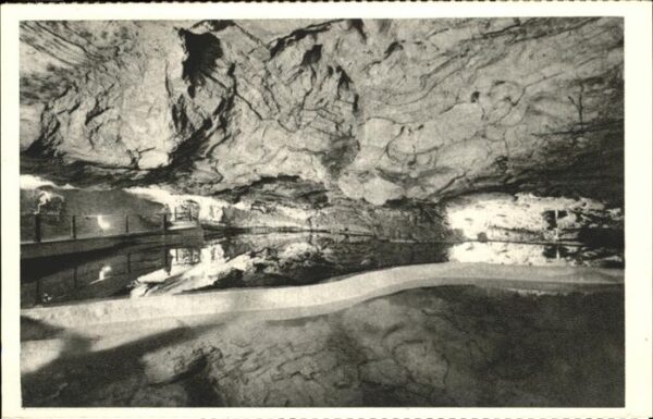 Hoehlen Caves Grottes Padirac le Lac des grands gours