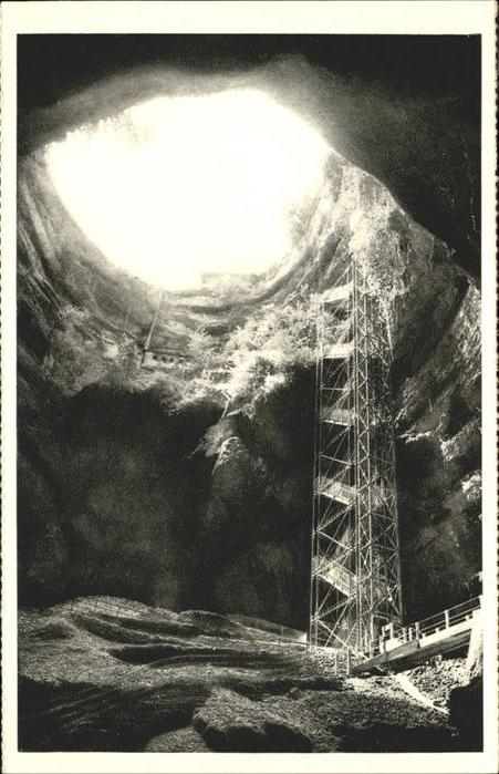 Hoehlen Caves Grottes Padirac Orifice du gouffre vu d_en bas