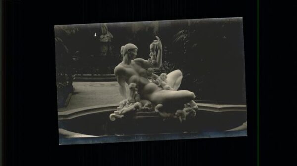 Skulpturen Brunnen Frau Engel