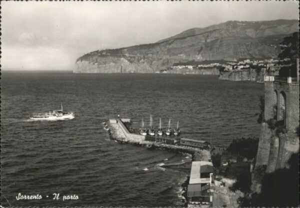 Sorrento  Sorrent Campania IT Sorrento Port Hafen Schiff