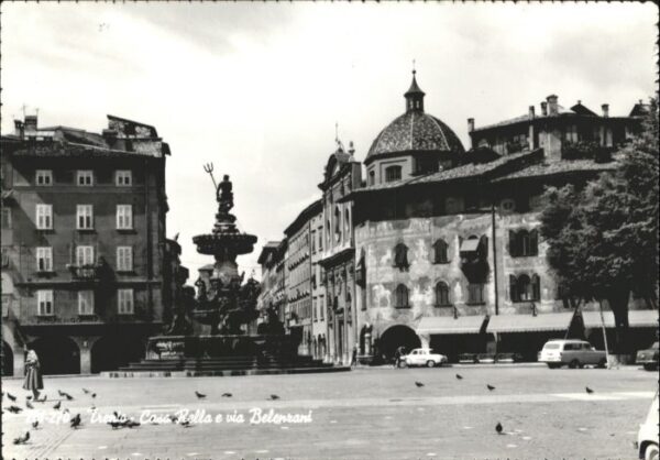 Trento Casa Rella via Belenzani Brunnen