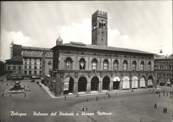 Bologna Palazzo Podesta Piazza Nettuno Statue