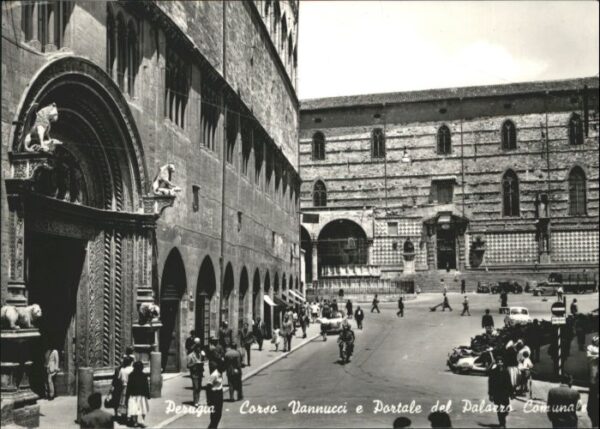 Perugia Corso Vannucci Portale Palazza Comunale