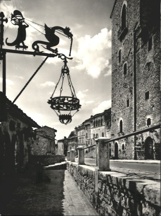 Assisi Umbria Via Fontebella Botteghe Artigiane