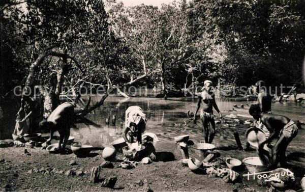 Guinee Guinea Dabola Laveuses sur les bords