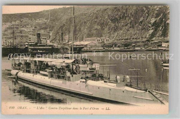 Oran Algerie Arc Contre Torpilleur dans le Port d_Or
