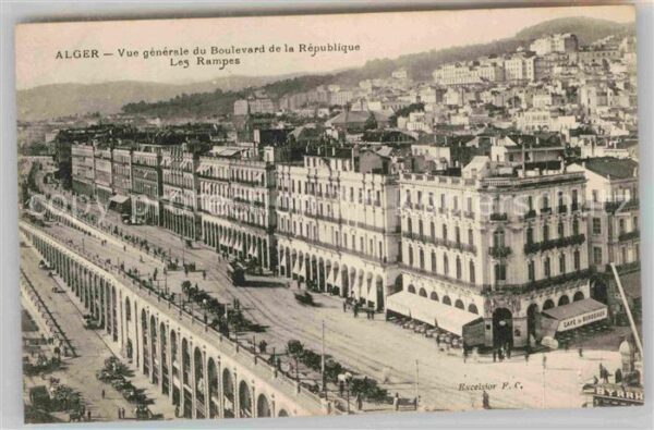 Alger Algerien Vue generale du Boulevard de la Republi