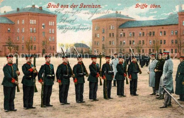 Kaserne Garnison Berlin Soldaten Griffe üben In