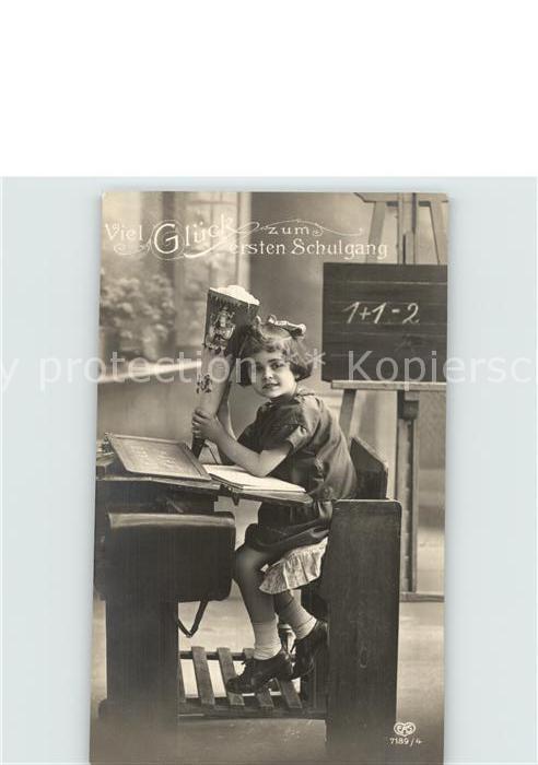 Schule School Ecole Escuela Scuola-- Einschulung Kind Schultüte Tafel Foto-E