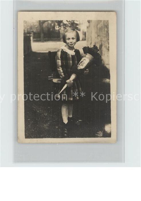 Schule School Ecole Escuela Scuola-- Einschulung Kind Schultüte Foto