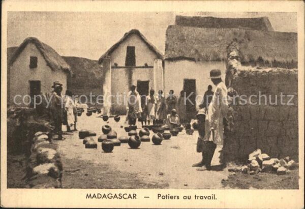Madagascar Potiers au travail Töpfer