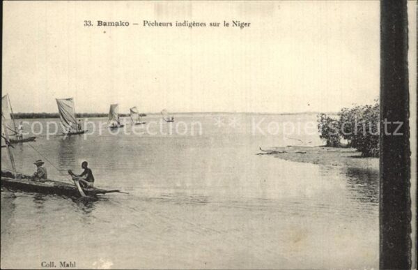 Bamako Pecheurs indigenes sur le Niger