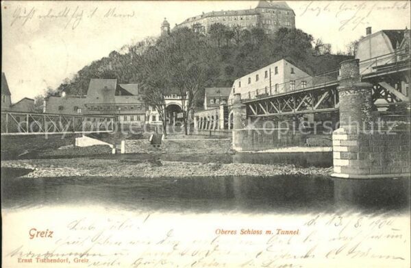 Greiz Thueringen Oberes Schloss mit Tunnel Brücke