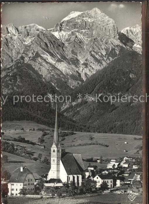 Alm Saalfelden Teilansicht mit Kirche