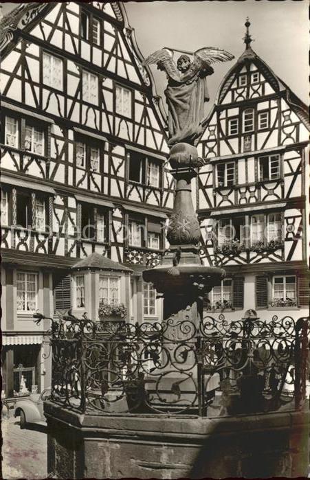 Bernkastel-Kues St. Michaelsbrunnen Marktplatz Fachwerk