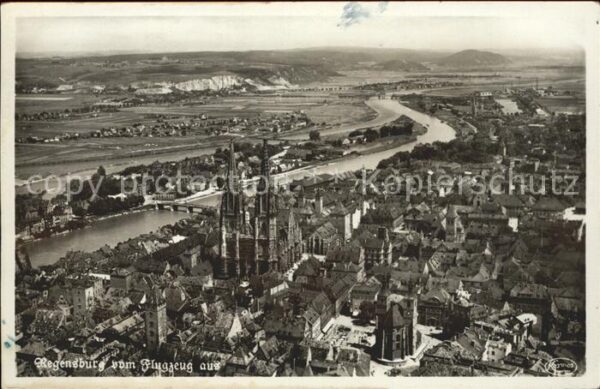 Regensburg mit Dom St. Peter Fliegeraufnahme