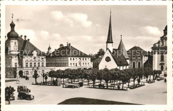 Altoetting Kapellplatz Rathaus Gnadenkapelle Wallf