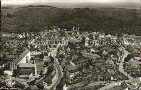 Pruem Eifel Fliegeraufnahme Waldstadt