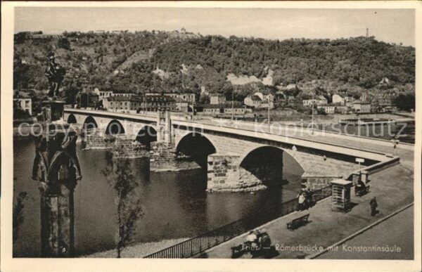 Trier Römerbrücke mit Konstantinsäule Mosel