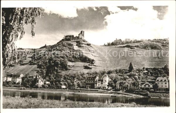 Bernkastel-Kues Uferpartie an der Mosel Burgruine Lands