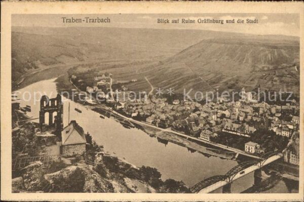 Traben-Trarbach Blick auf Ruine Gräfinburg Moselbrücke