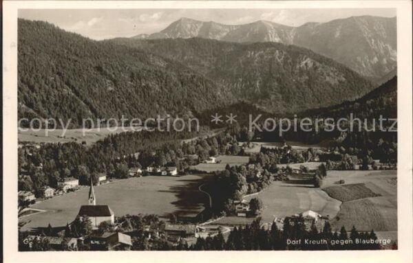 Dorf Kreuth Panorama gegen Blauberge