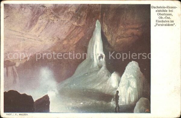 Hoehlen Caves Grottes Dachstein Rieseneishöhle