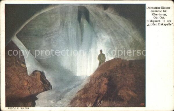 Hoehlen Caves Grottes Dachstein Rieseneishöhel großen Eiskape