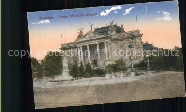 Theatergebaeude Schillerdenkmal Wiesbaden