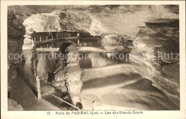 Hoehlen Caves Grottes Puits de Padirac Lac des Grands Gours