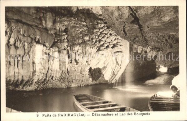 Hoehlen Caves Grottes Puits de Padirac Debarcadere Lac des Bo